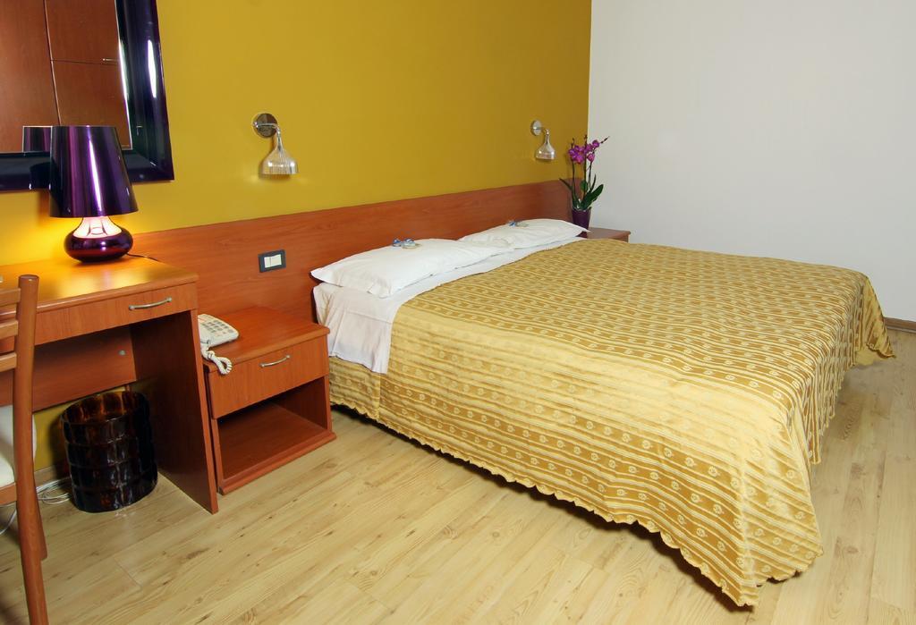 Albergo Al Viale Trieste Exteriör bild