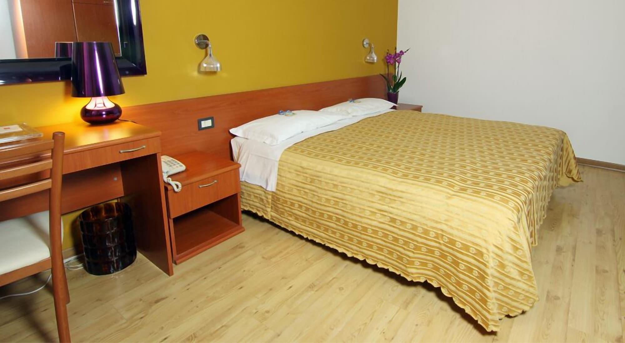 Albergo Al Viale Trieste Exteriör bild